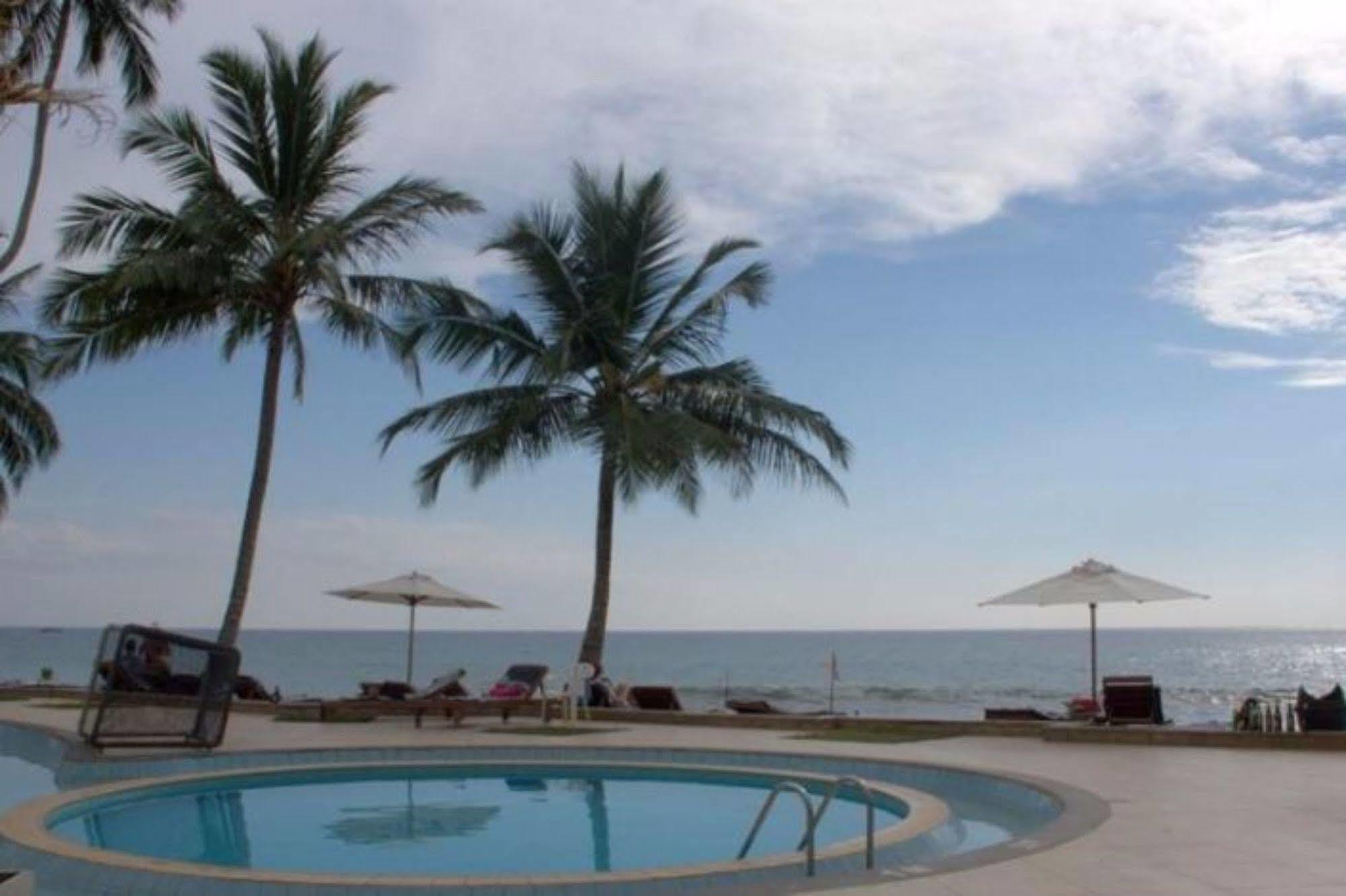 Induruwa Beach Resort Exterior foto